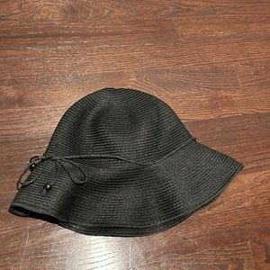 Black straw flappy hat